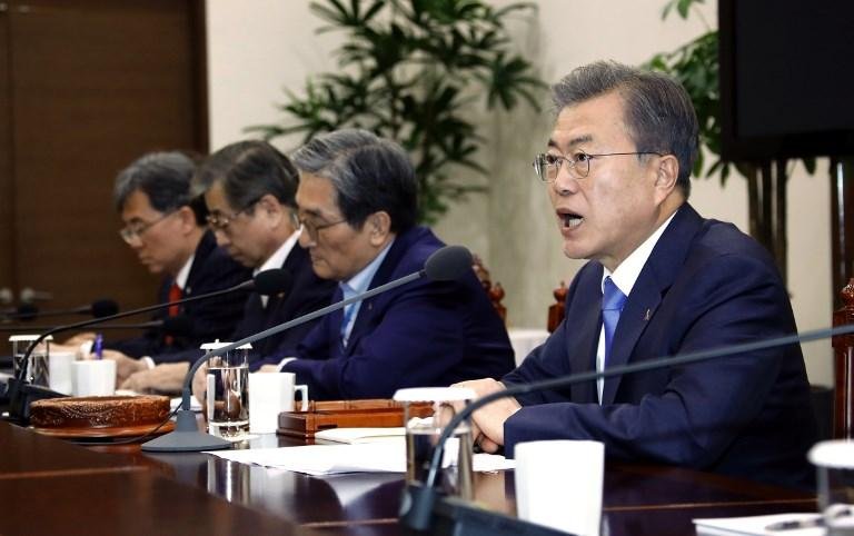 Moon foi eleito h&aacute; dois anos defendendo o di&aacute;logo com o Norte quando a pen&iacute;nsula estava &agrave; beira de uma guerra nuclear