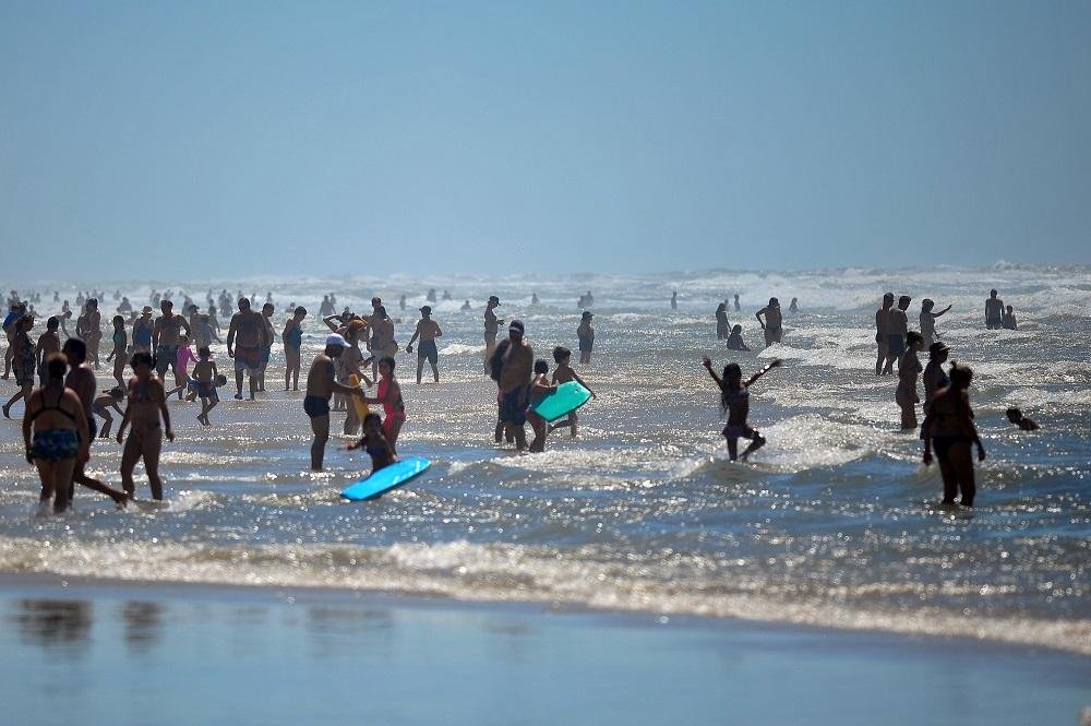 Cap&atilde;o da Canoa teve grande presen&ccedil;a de veranistas