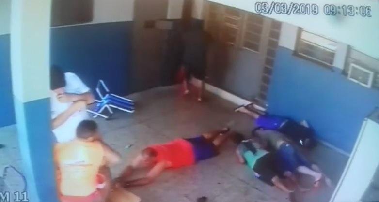 Tiroteio em frente ao alojamento dos apenados em regime semiaberto no pres&iacute;dio de S&atilde;o Borja