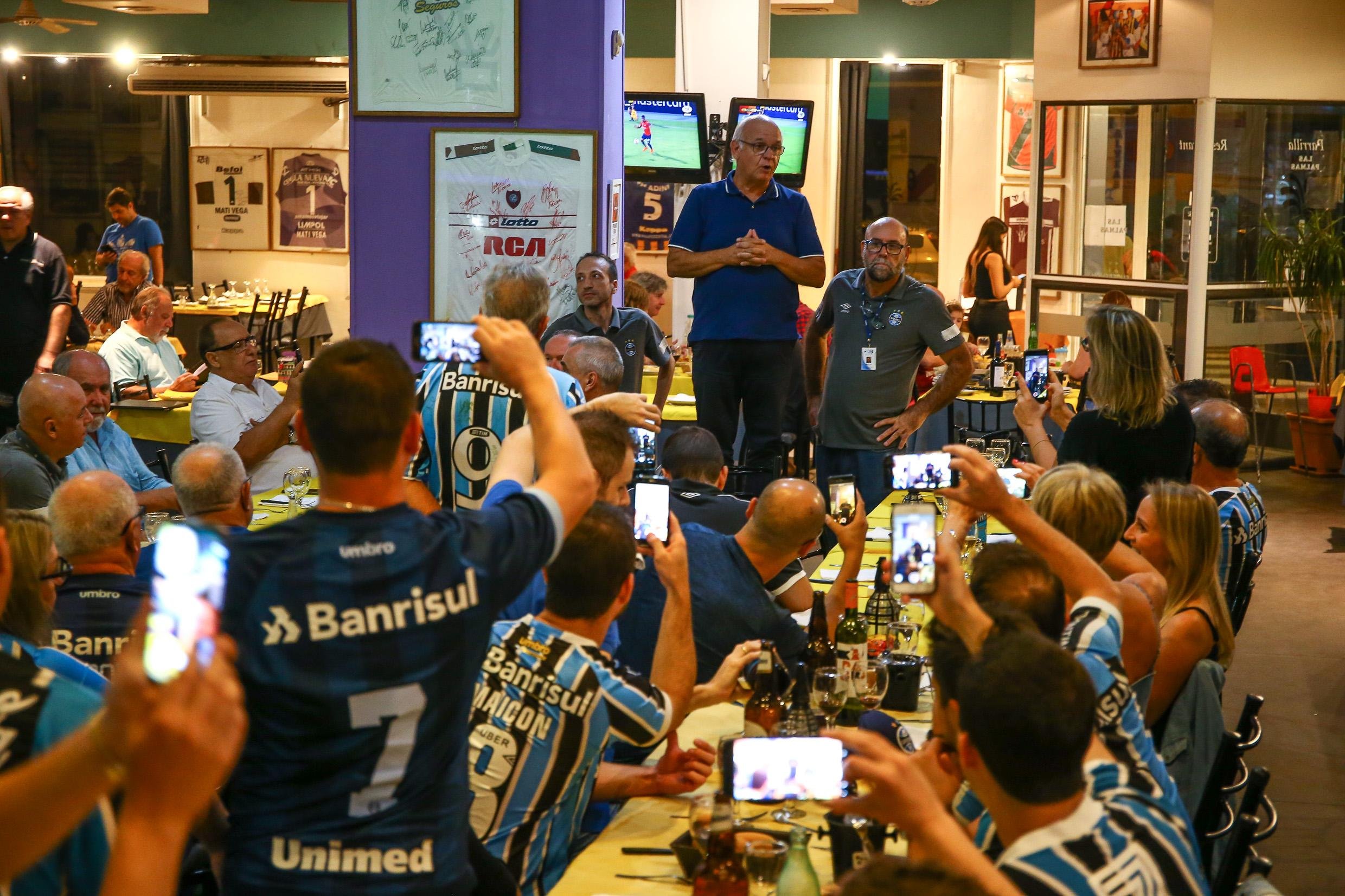 Romildo jantou com torcedor no consulado do Gr&ecirc;mio em Rosario na noite de ter&ccedil;a