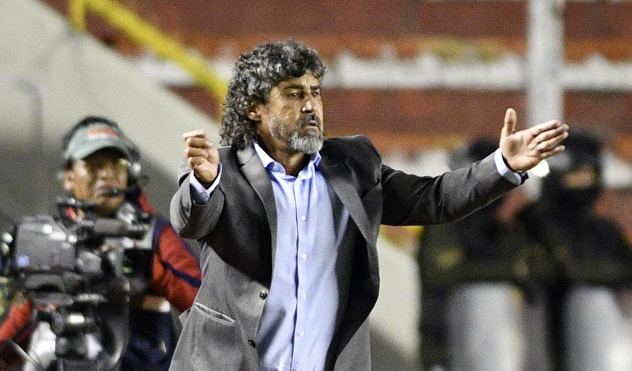 Treinador ficou menos de cinco meses no clube