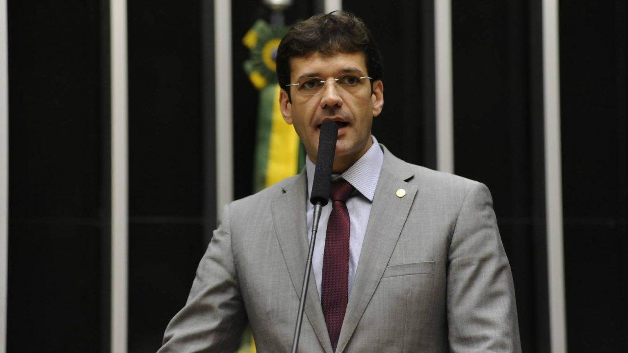 Defesa do ministro do Turismo pede a Fux que reconsidere sua decis&atilde;o ou envie o recurso apresentado ao plen&aacute;rio do STF