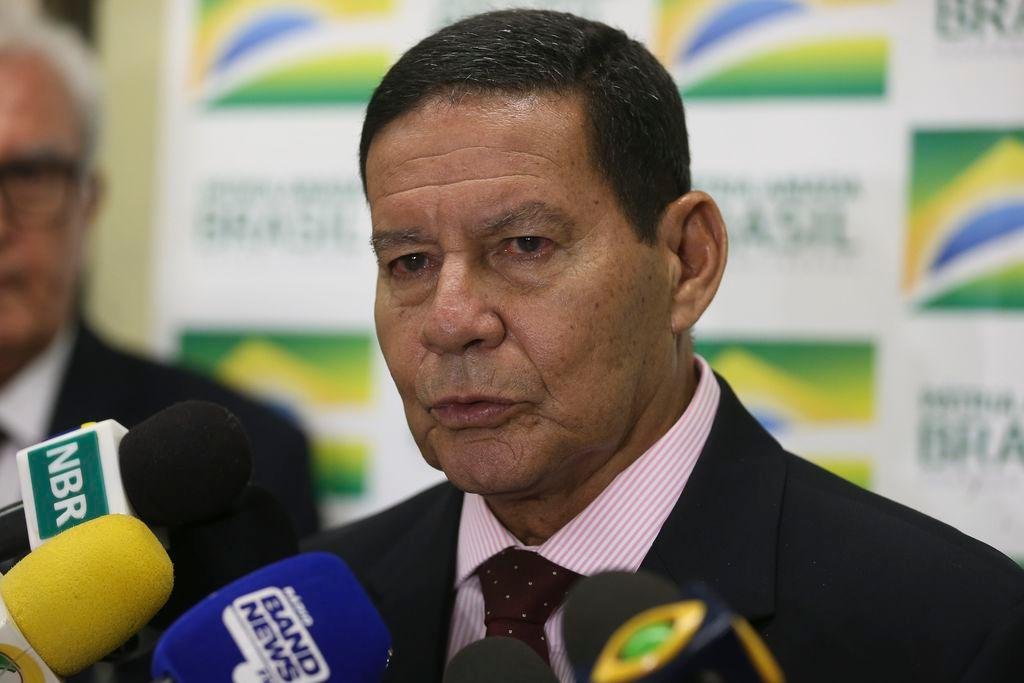 Ao chegar ao Planalto ap&oacute;s o almo&ccedil;o, Mour&atilde;o falou, bem-humorado, que j&aacute; sabia o que os jornalistas queriam perguntar e tratou logo de tentar esclarecer a nova pol&ecirc;mica