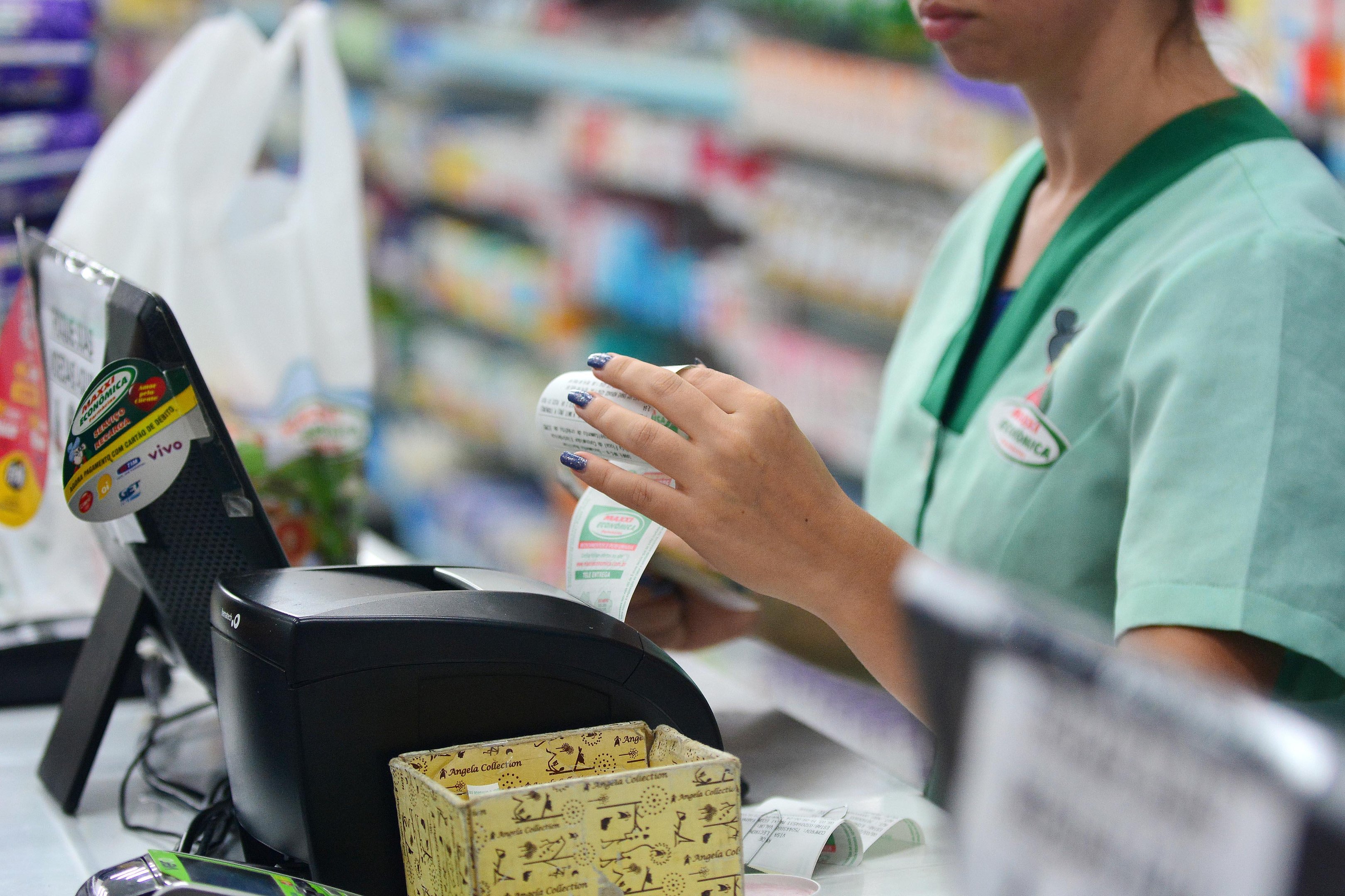 Quando a compara&ccedil;&atilde;o entre os rendimentos das mulheres e dos homens &eacute; feita de acordo com a ocupa&ccedil;&atilde;o, o estudo mostra que a desigualdade &eacute; disseminada no mercado de trabalho, embora varie de intensidade