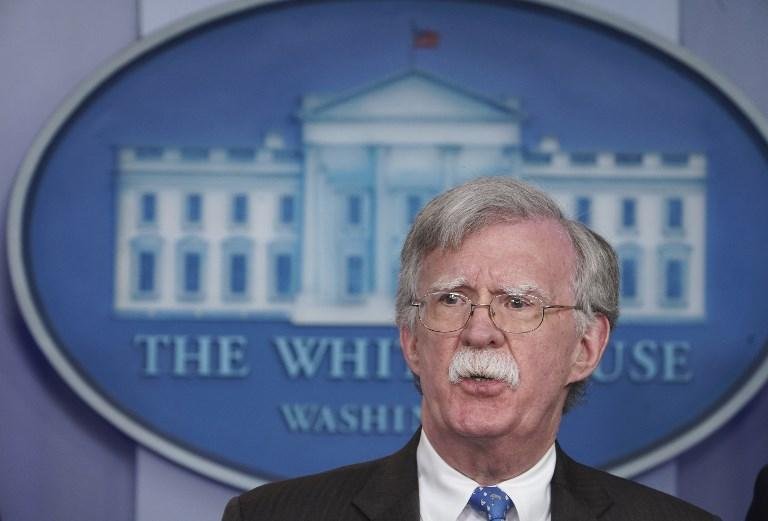 Bolton afirmou que existem "incont&aacute;veis conversas" entre militares e Assembleia Nacional