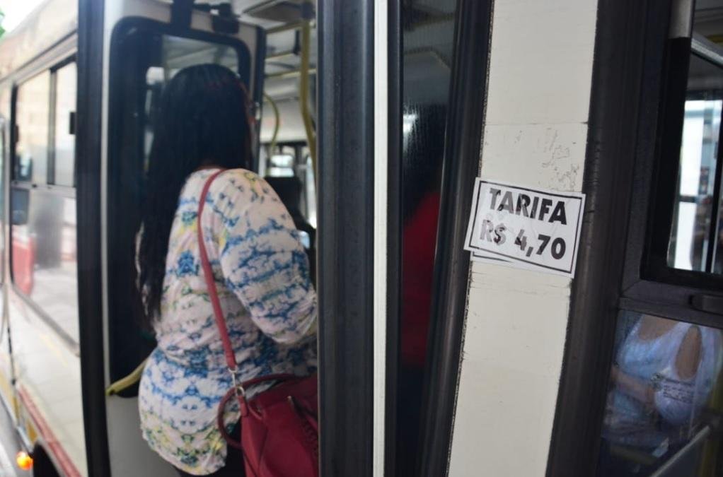 Passageiros de &ocirc;nibus devem ter aten&ccedil;&atilde;o porque tarifa mais cara entrou em vigor hoje