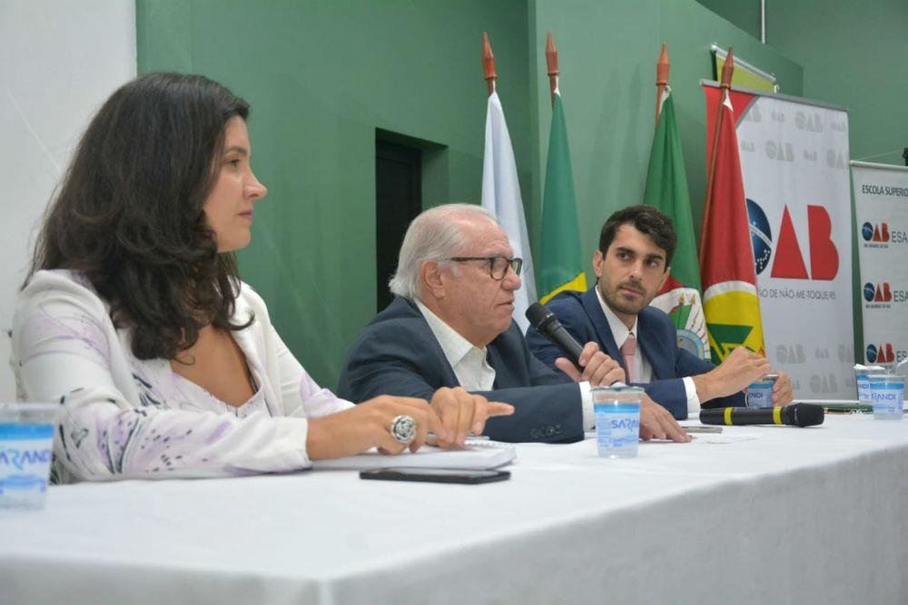 Advogados Mar&iacute;lia Longo do Nascimento e Ant&ocirc;nio Zanette palestraram sobre a media&ccedil;&atilde;o de Ricardo Barbosa Alfonsin