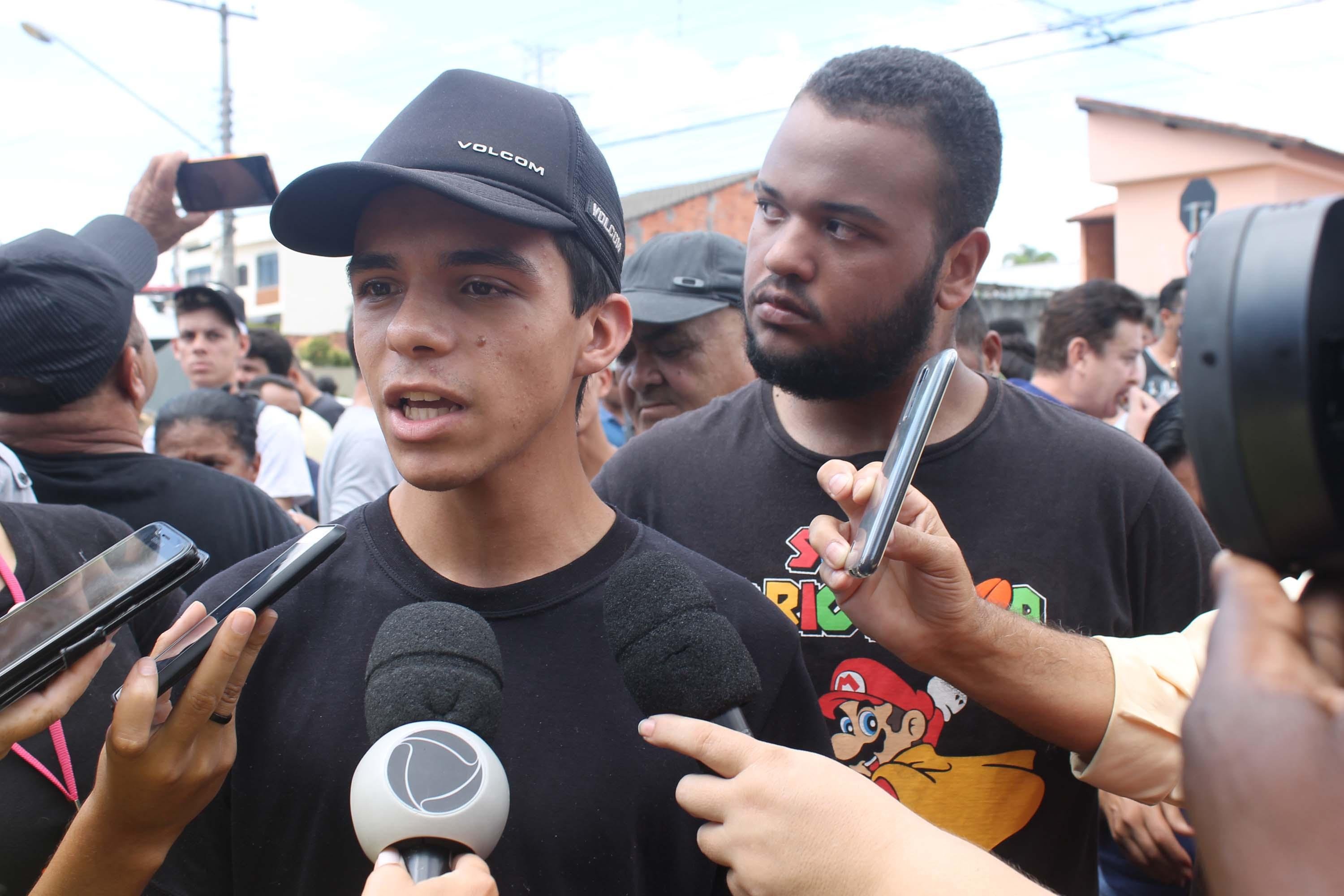 Alunos estavam no hor&aacute;rio de intervalo quando ouviram um estrondo
