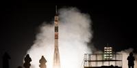 Astronautas de lançamento abortado da Soyuz decolam novamente para a estação espacial