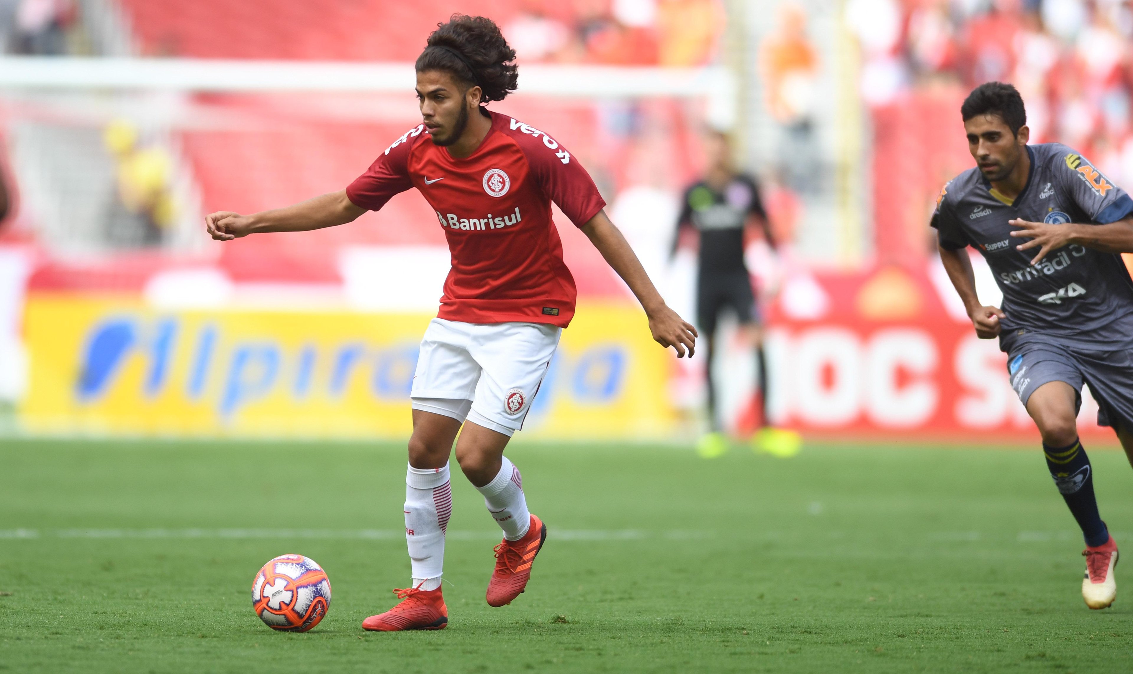 Jogador de 21 anos jogar&aacute; seu primeiro Gre-Nal