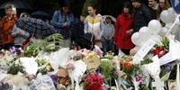 Flores foram deixadas em homenagem às vítimas do massacre na Nova Zelândia