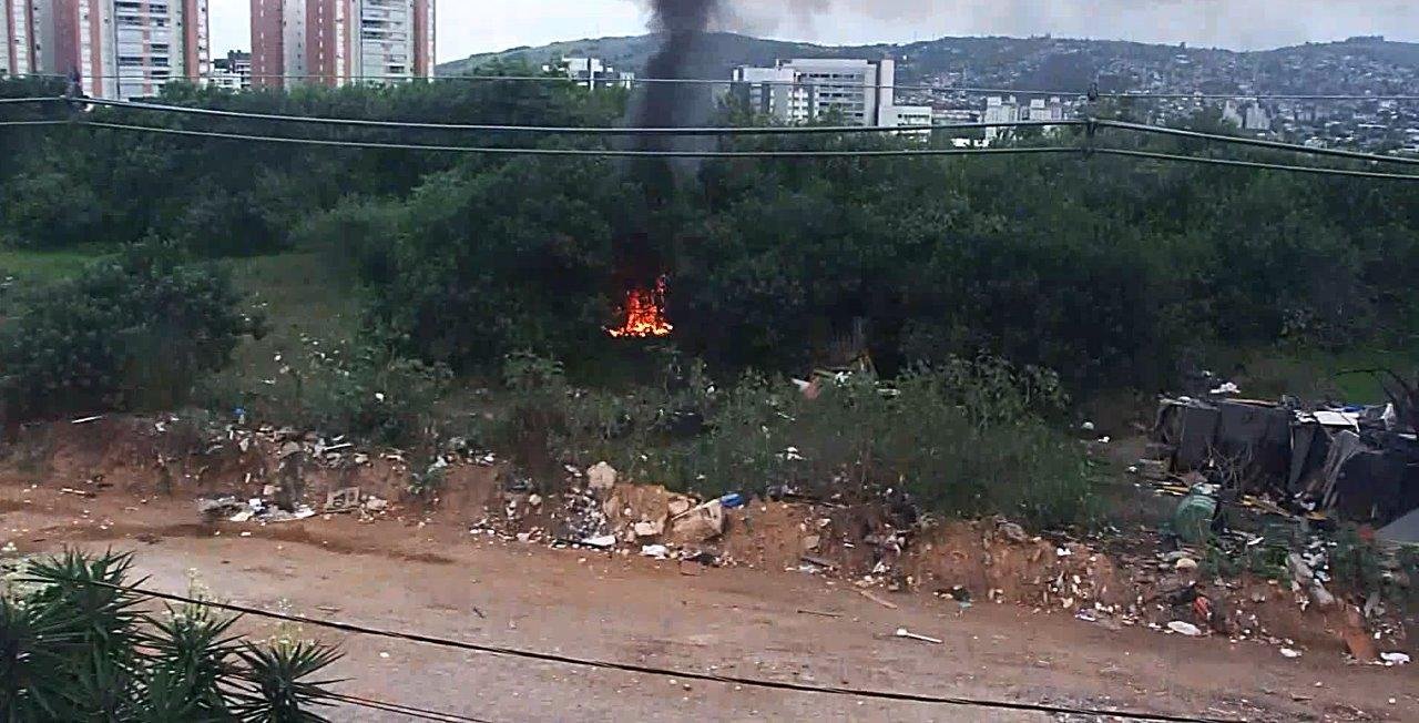 Chamas foram flagradas por c&acirc;meras de monitoramento