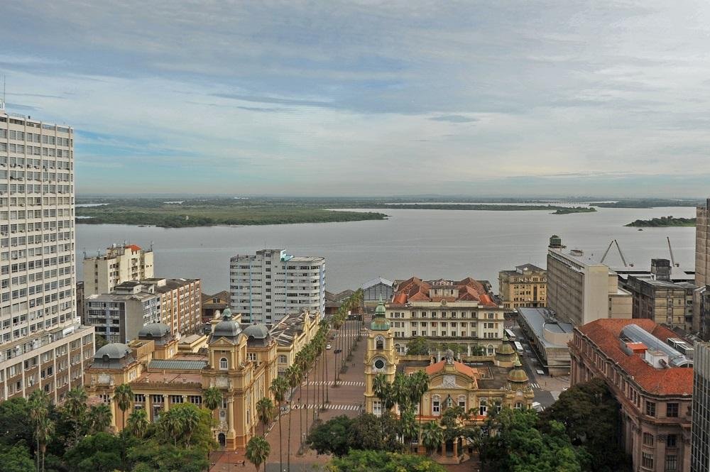 Porto Alegre ter&aacute; sexta de sol e nuvens