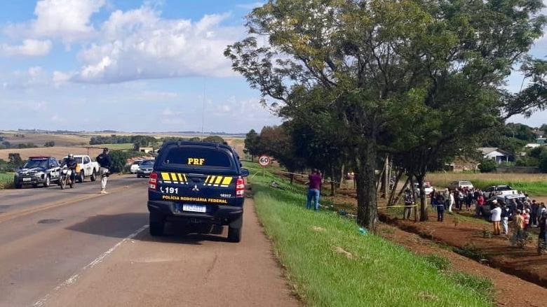 O condutor da moto morreu no local