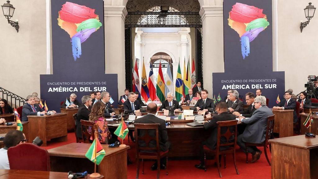 Participam das reuni&otilde;es em Santiago, al&eacute;m de Jair Bolsonaro, os presidentes do Chile, Argentina, Col&ocirc;mbia, Uruguai, Peru, Paraguai, Equador, Bol&iacute;via, Suriname e Guiana.