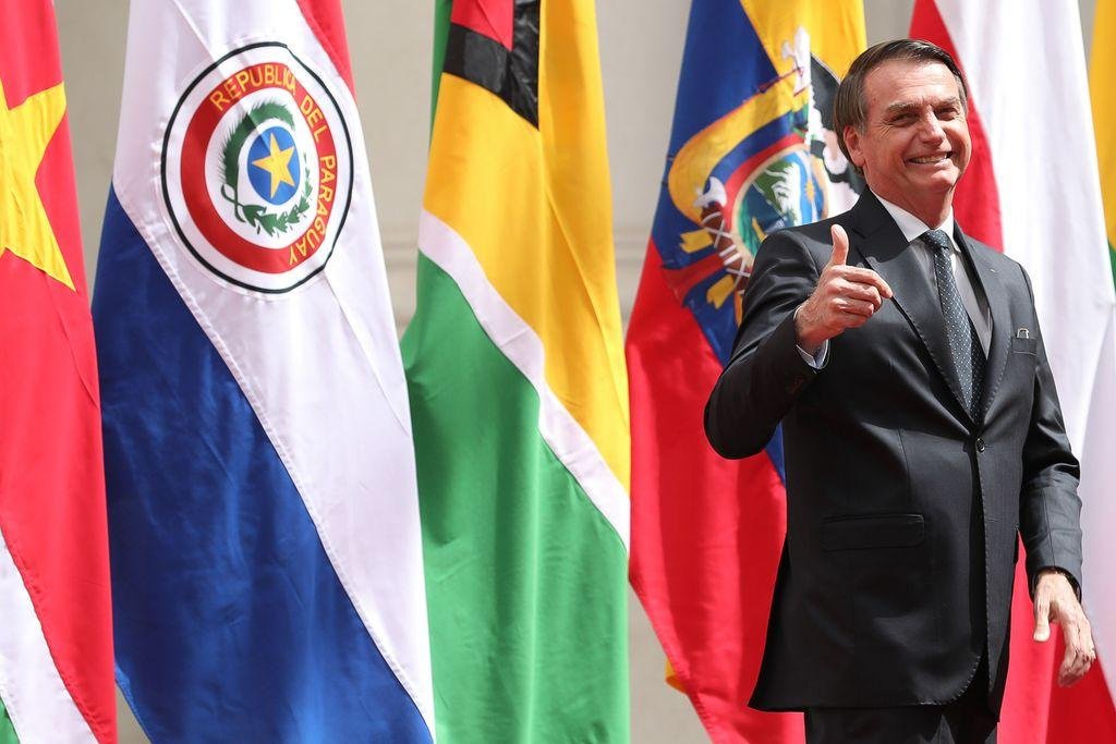 Ao ser questionado em como convencer Maia a reassumir a articula&ccedil;&atilde;o, Bolsonaro fez uma analogia a um relacionamento amoroso em crise