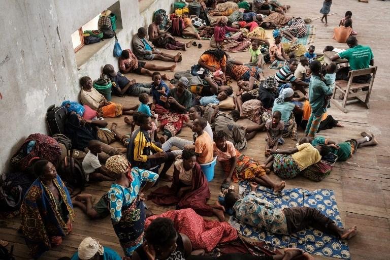 Moradores sofrem escassez de alimentos, &aacute;gua e outros itens essenciais