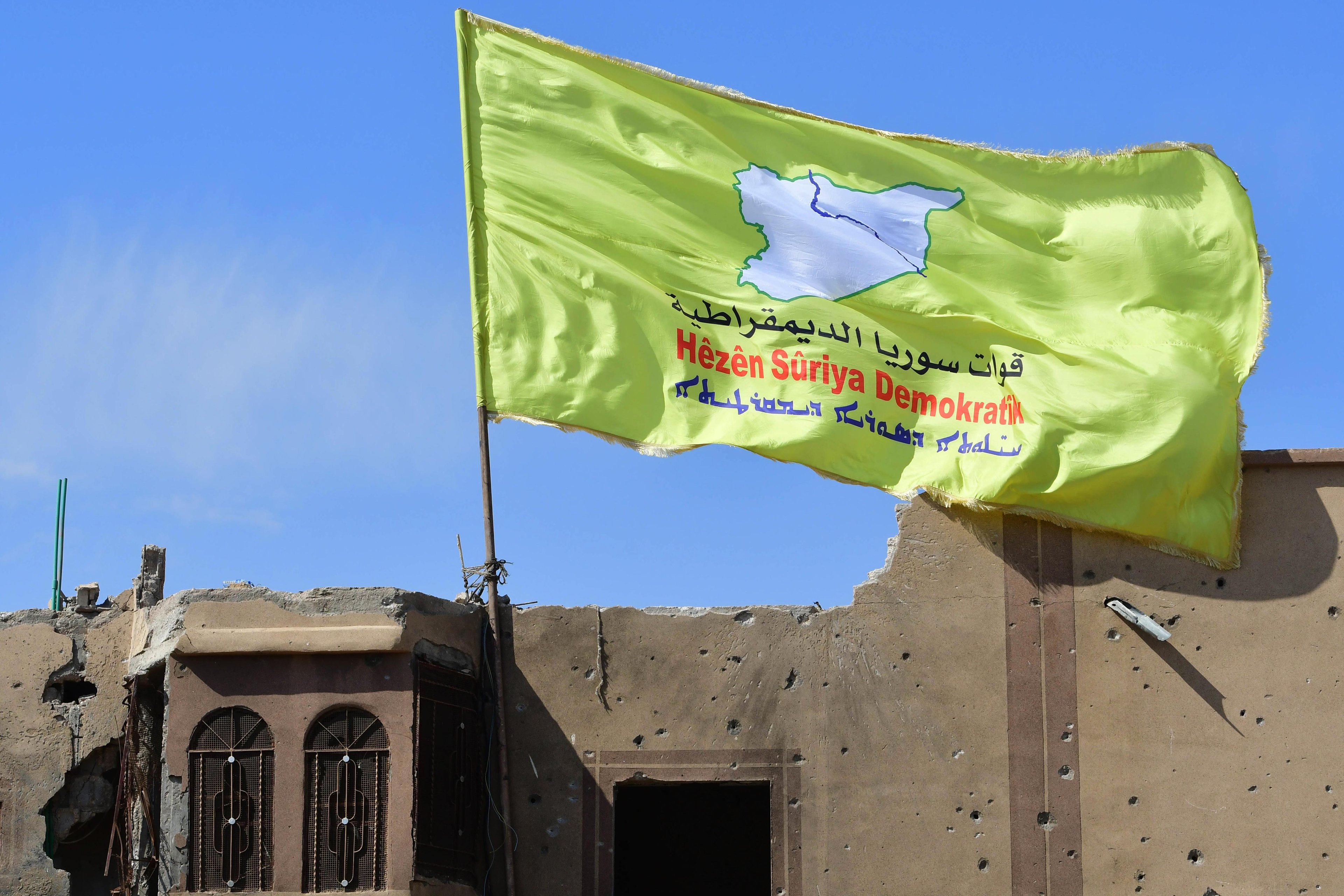 Bandeira vitoriosa das FDS foi hasteada em Baghuz