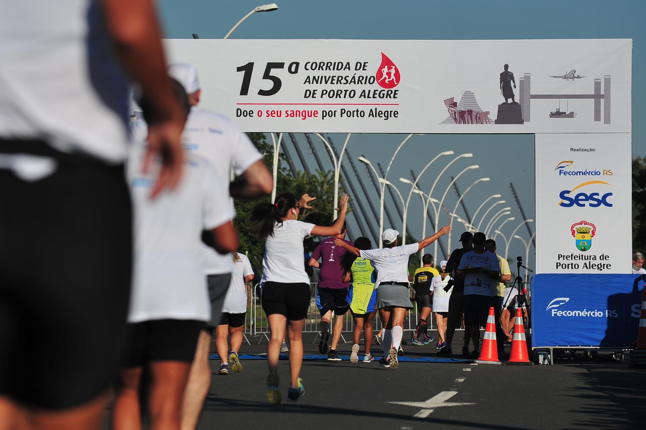 Corrida de Porto Alegre reuniu mais de mil pessoas e movimentou a orla do Gua&iacute;ba
