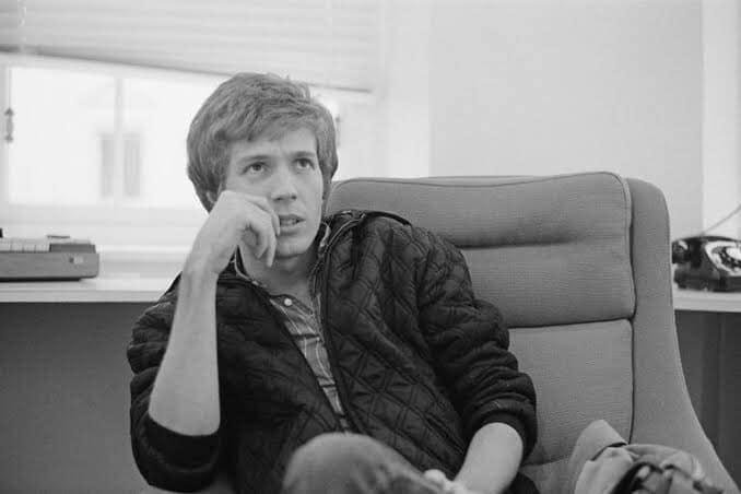 Scott Walker foi de &iacute;cone da m&uacute;sica pop nos anos 1960 a um m&uacute;sico de vanguarda no s&eacute;culo XXI