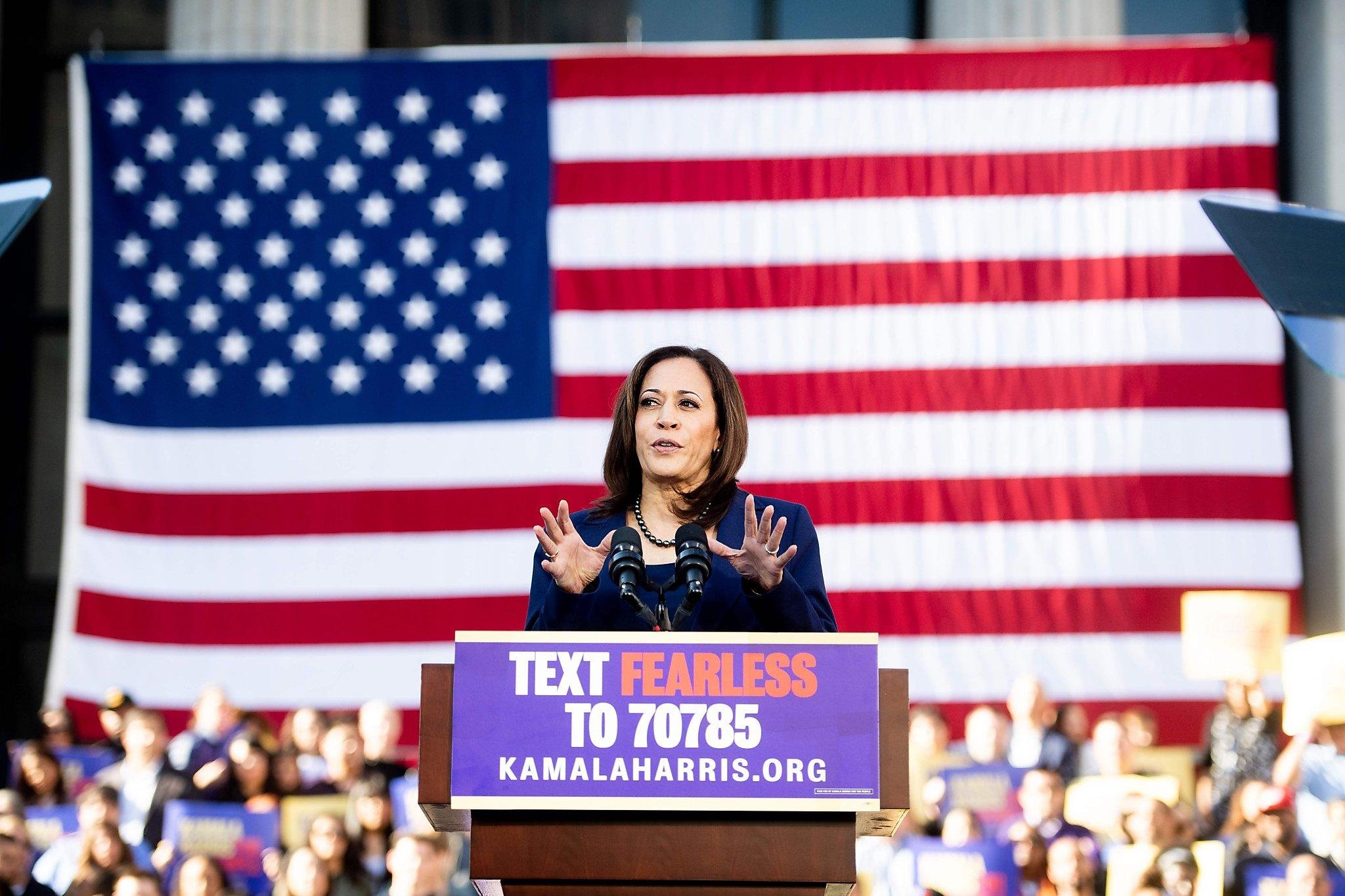 Kamala Harris &eacute; um dos dois pr&eacute;-candidatos negros na corrida eleitoral