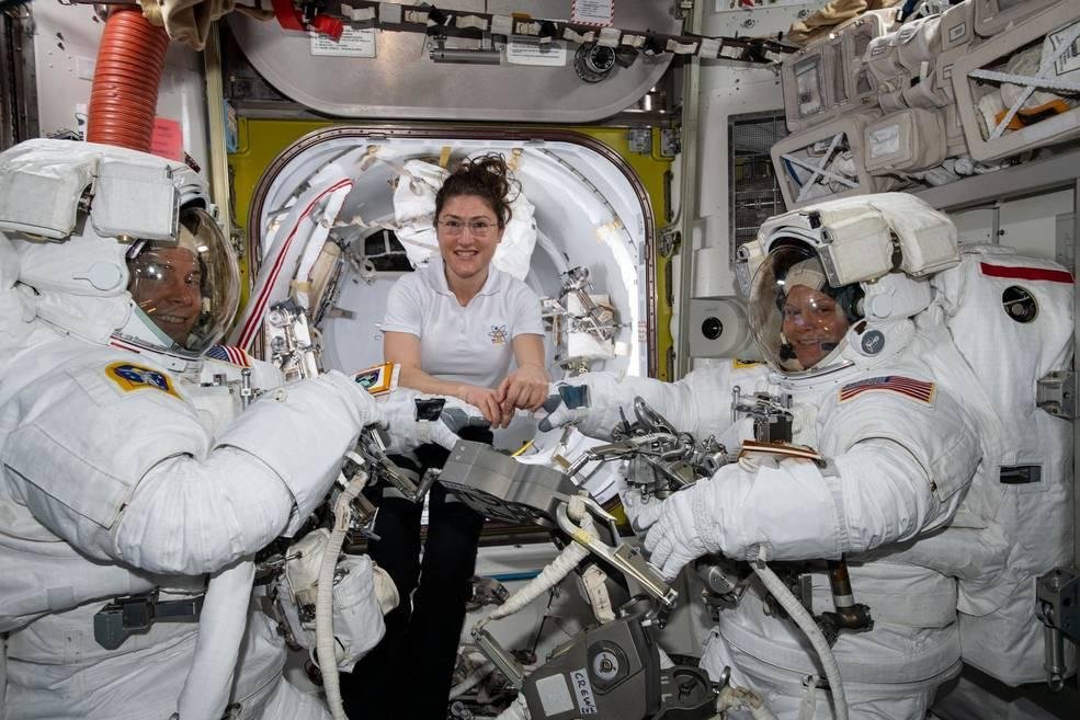 Christina Koch seria uma das primeiras astronautas a realizarem caminha espacial