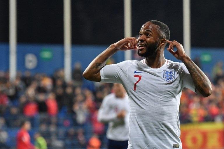 Sterling ironizou agressores ap&oacute;s marca&ccedil;&atilde;o de gol