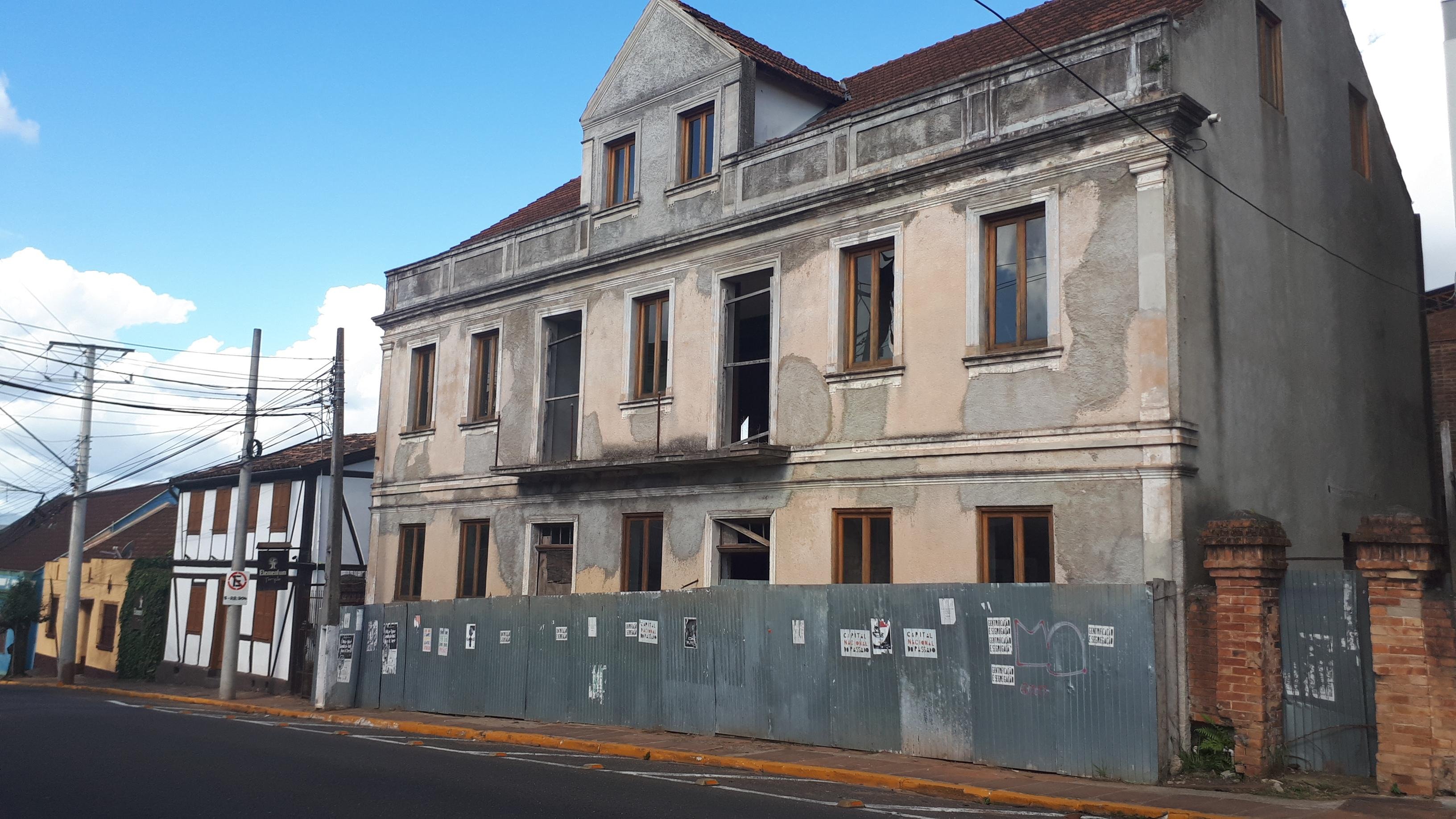 O pr&eacute;dio foi constru&iacute;do em 1886 e &eacute; tombado