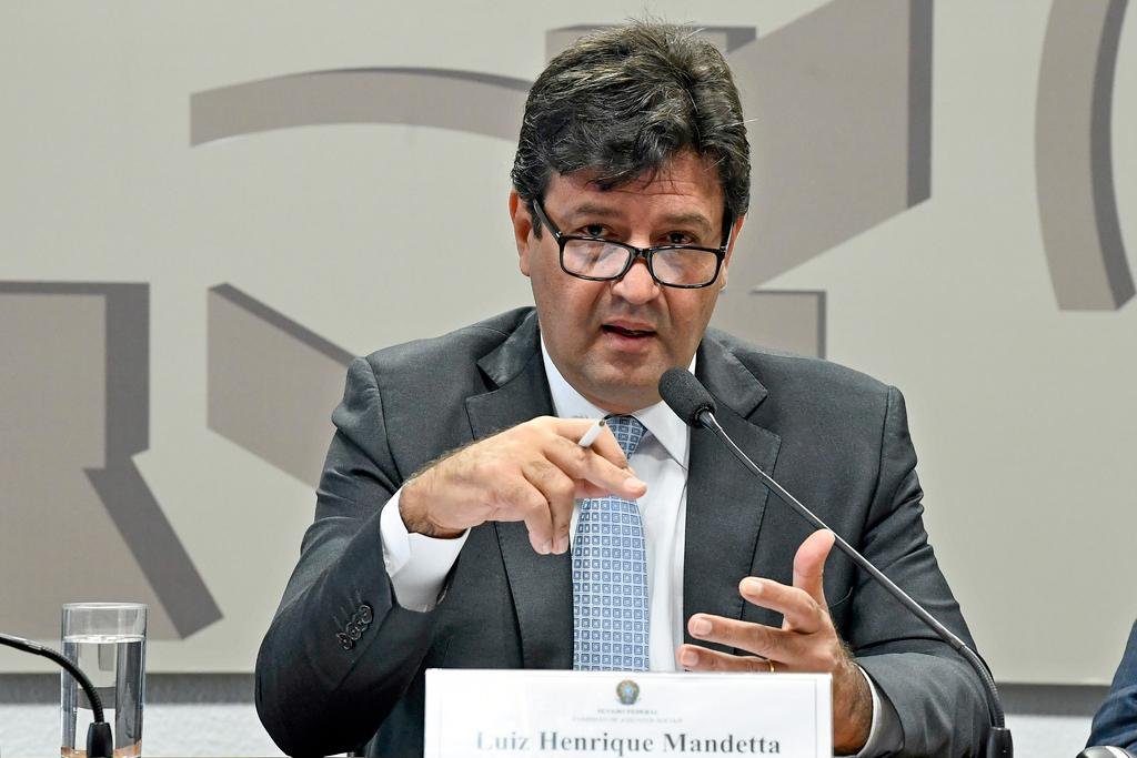 Ministro da Saúde quer legalizar situação de médicos cubanos no Brasil