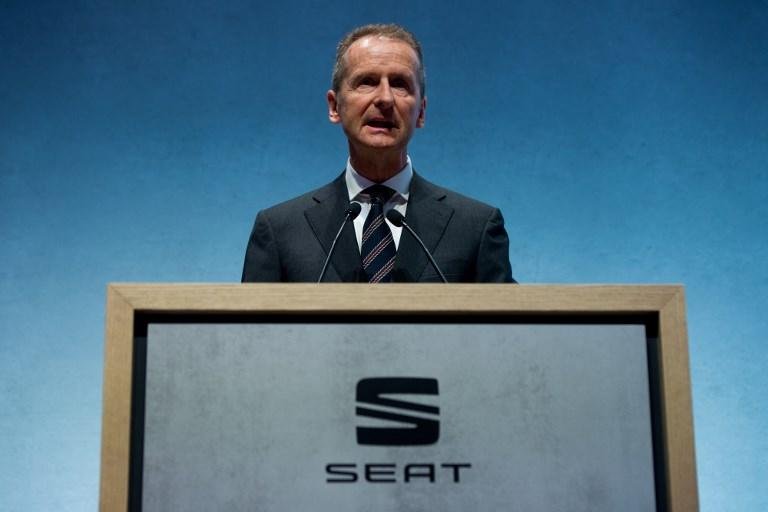 O CEO da Volkswagen  Herbert Diess faz um discurso durante a confer&ecirc;ncia anual da m&iacute;dia SEAT em 27 de mar&ccedil;o de 2019, em Martorell