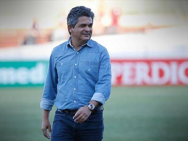 T&eacute;cnico foi contratado at&eacute; o final da temporada