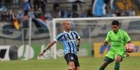 Impedimento mal marcado acabou anulando belo gol do atacante do Grêmio