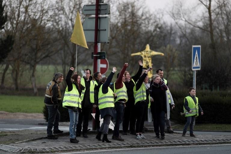 Protestos dos "coletes amarelos" foram proibidos em alguns lugares