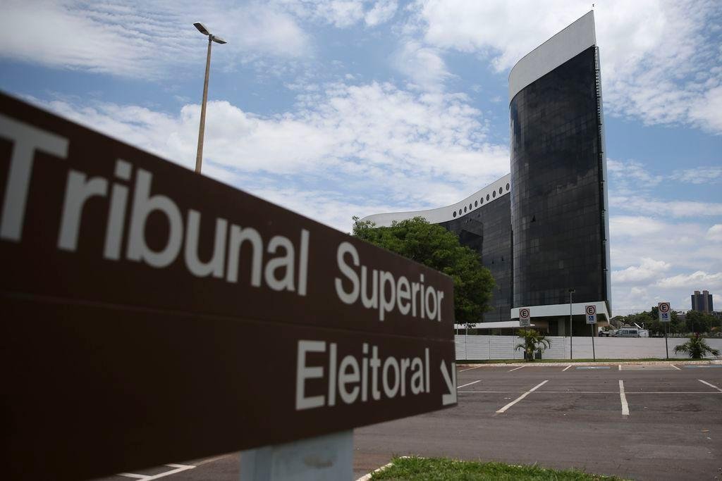 Mandatos de dois ministros terminam em 27 de abril e 9 de maio