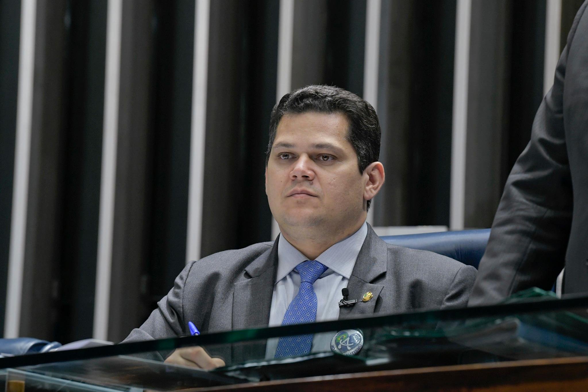 Presidente do Senado dever&aacute; colocar or&ccedil;amento impositivo na pauta nesta quarta-feira