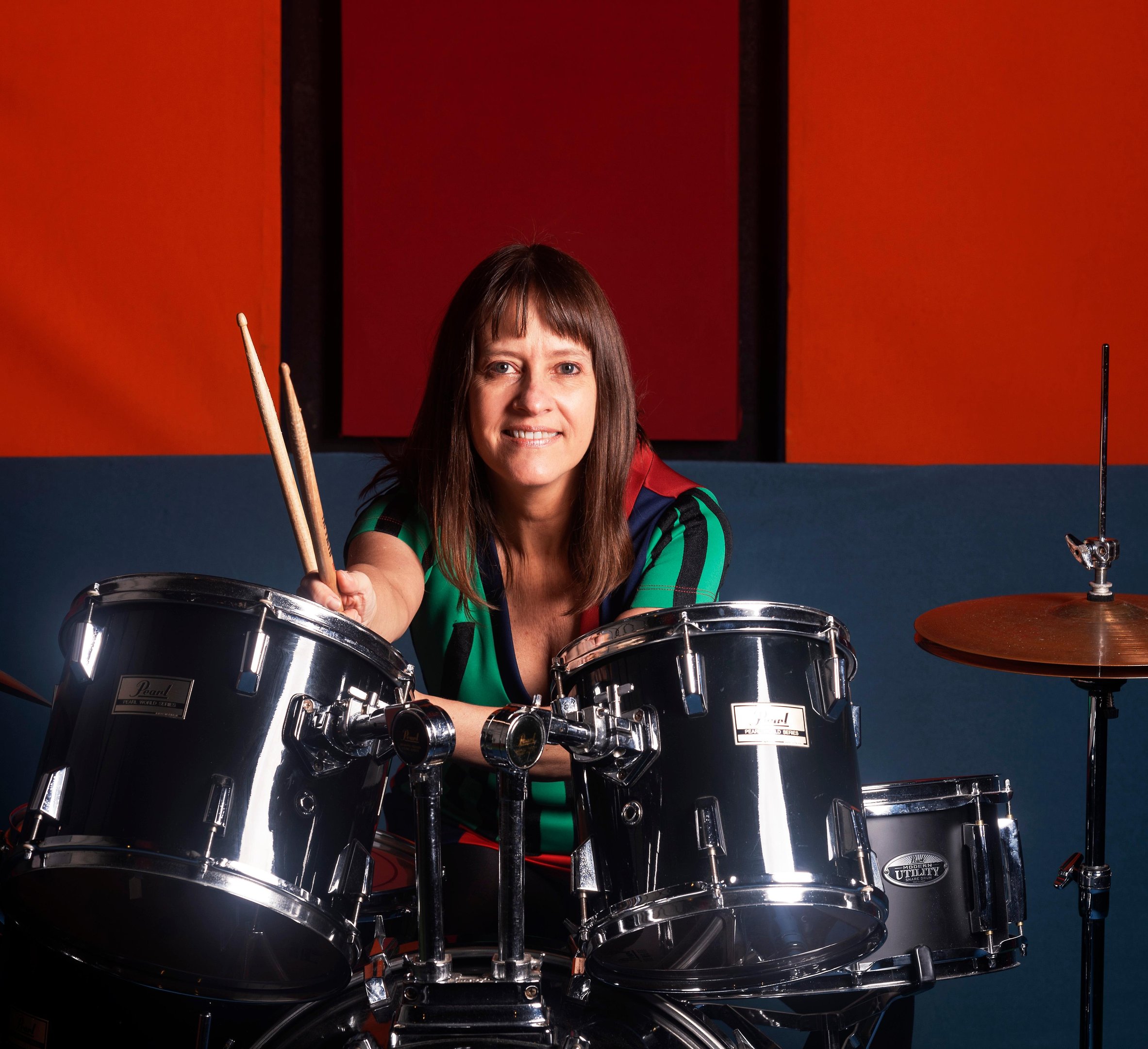 Biba Meira &eacute; uma das criadoras da orquestra feminina de bateria e percuss&atilde;o As Batucas