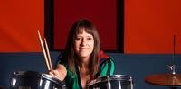 Biba Meira é uma das criadoras da orquestra feminina de bateria e percussão As Batucas