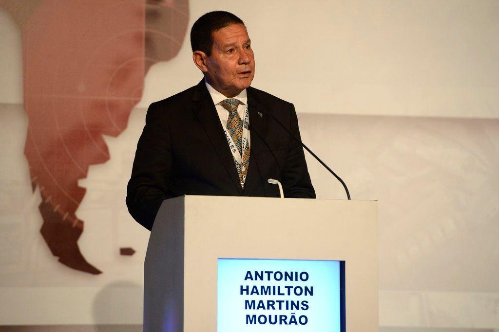Presidente em exerc&iacute;cio disse que o governo tem que apresentar seus projetos de forma clara e a&iacute; atrair os partidos