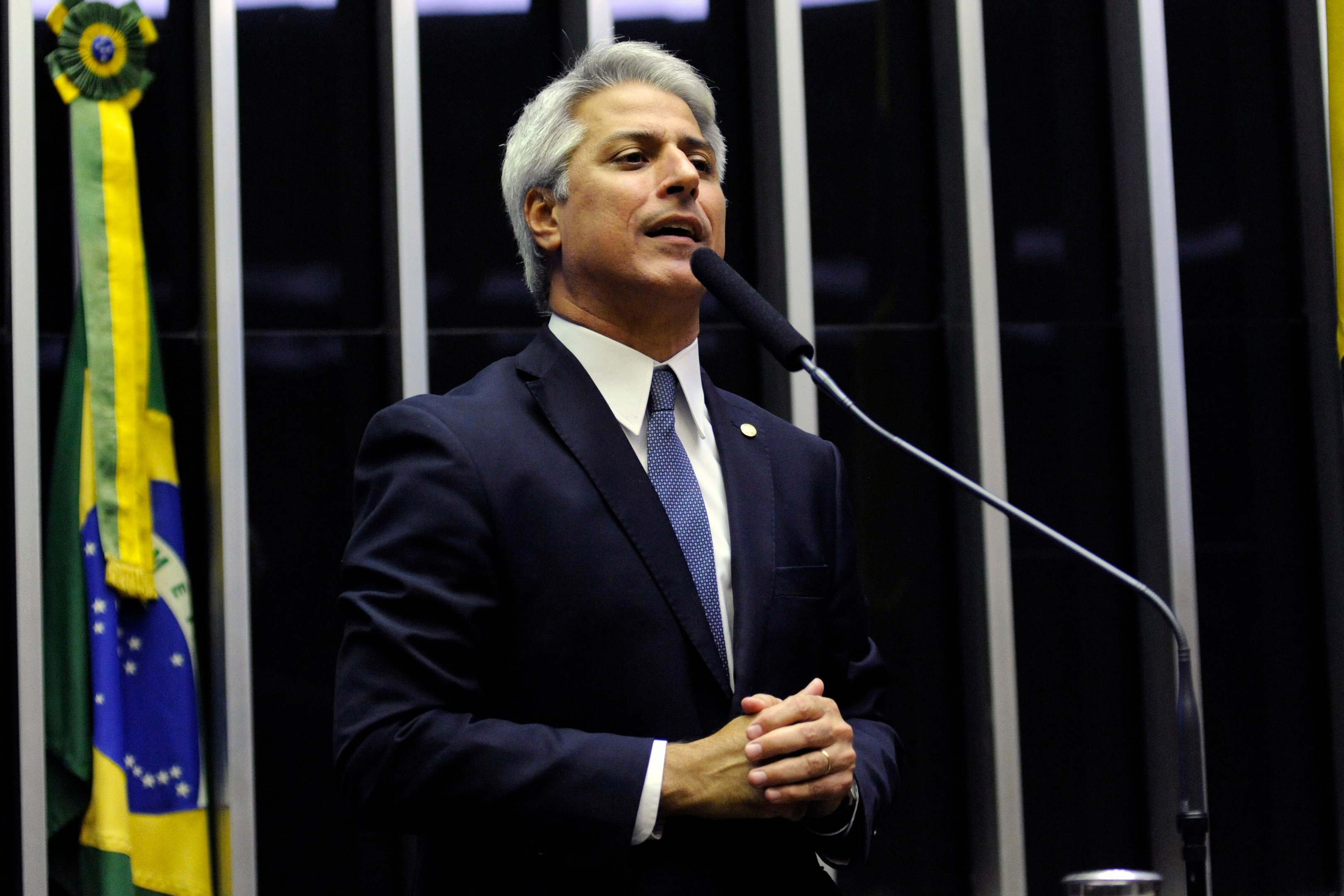 Molon disse que a reforma n&atilde;o &eacute; defendida nem pelo pr&oacute;prio Bolsonaro