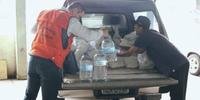 Defesa Civil Estadual entregou galões de águas e cestas básicas pela manhã no município