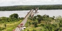 Dois carros de passeio caíram em queda de ponte no Pará