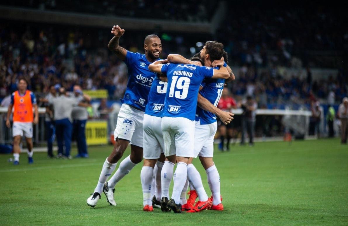 Jogadores da Raposa comemoram gol no Mineir&atilde;o