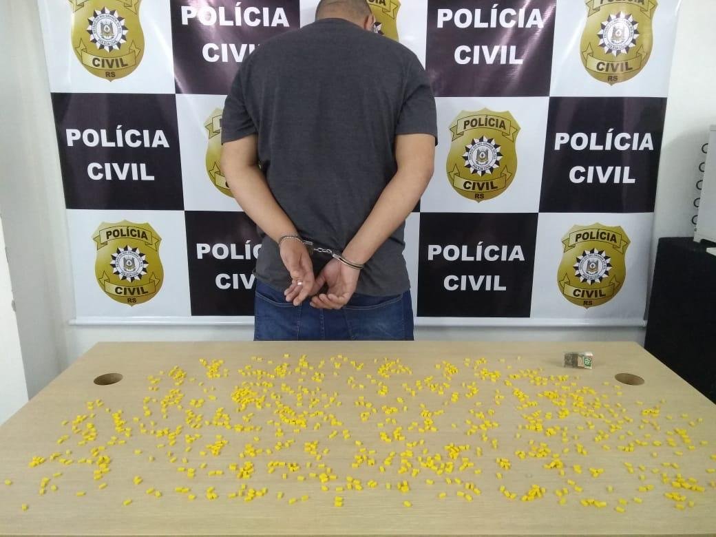 Pol&iacute;cia Civil prendeu um homem e apreendeu 972 comprimidos de ecstasy em Canoas
