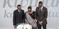 Presidente Paul Kagame e a primeira-dama Jeannette Kagame homenagearam vítimas neste domingo