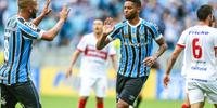 Maicon diz que vitória dá confiança para reverter situação na Libertadores