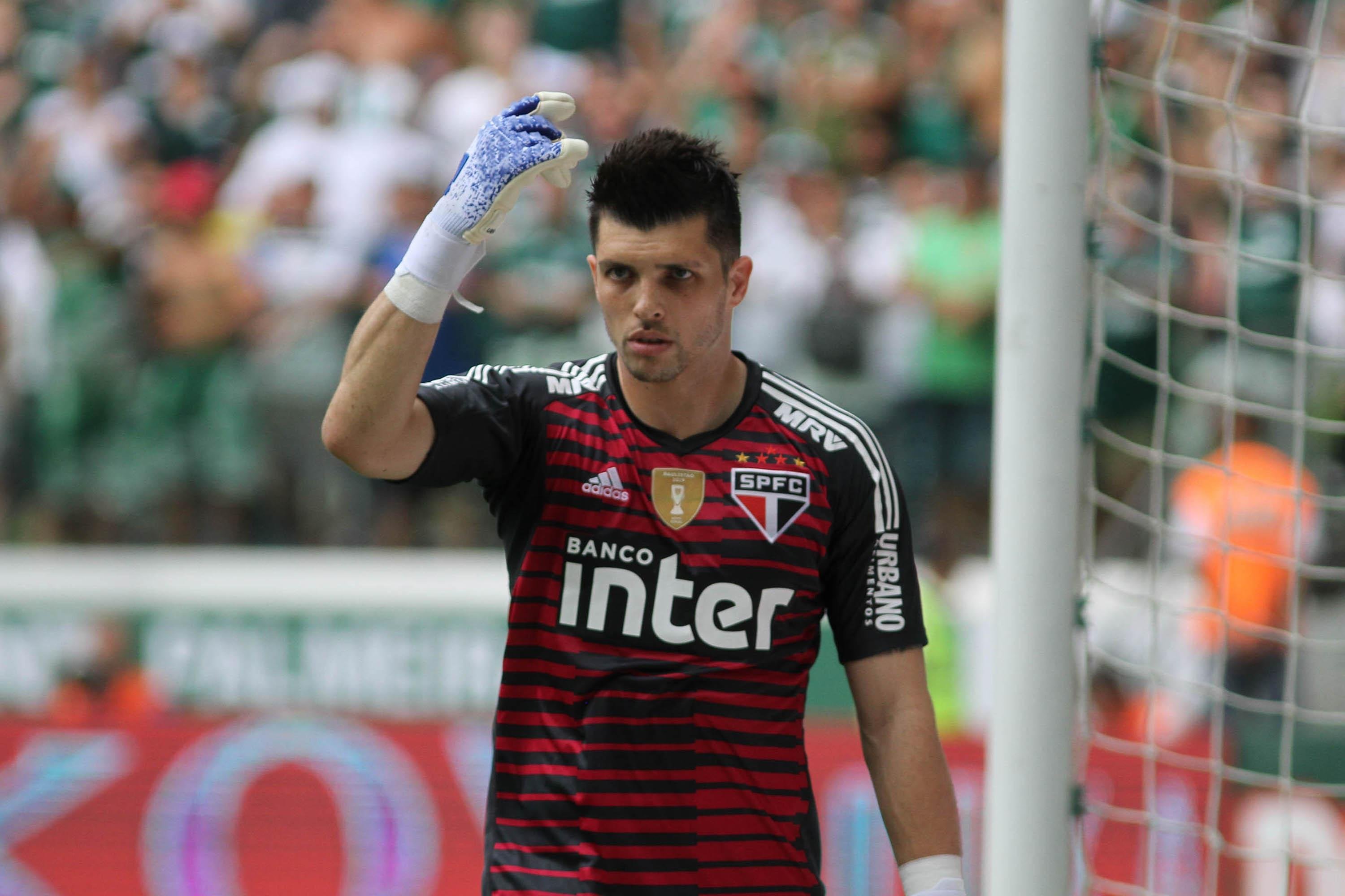 Goleiro defendeu duas cobran&ccedil;as