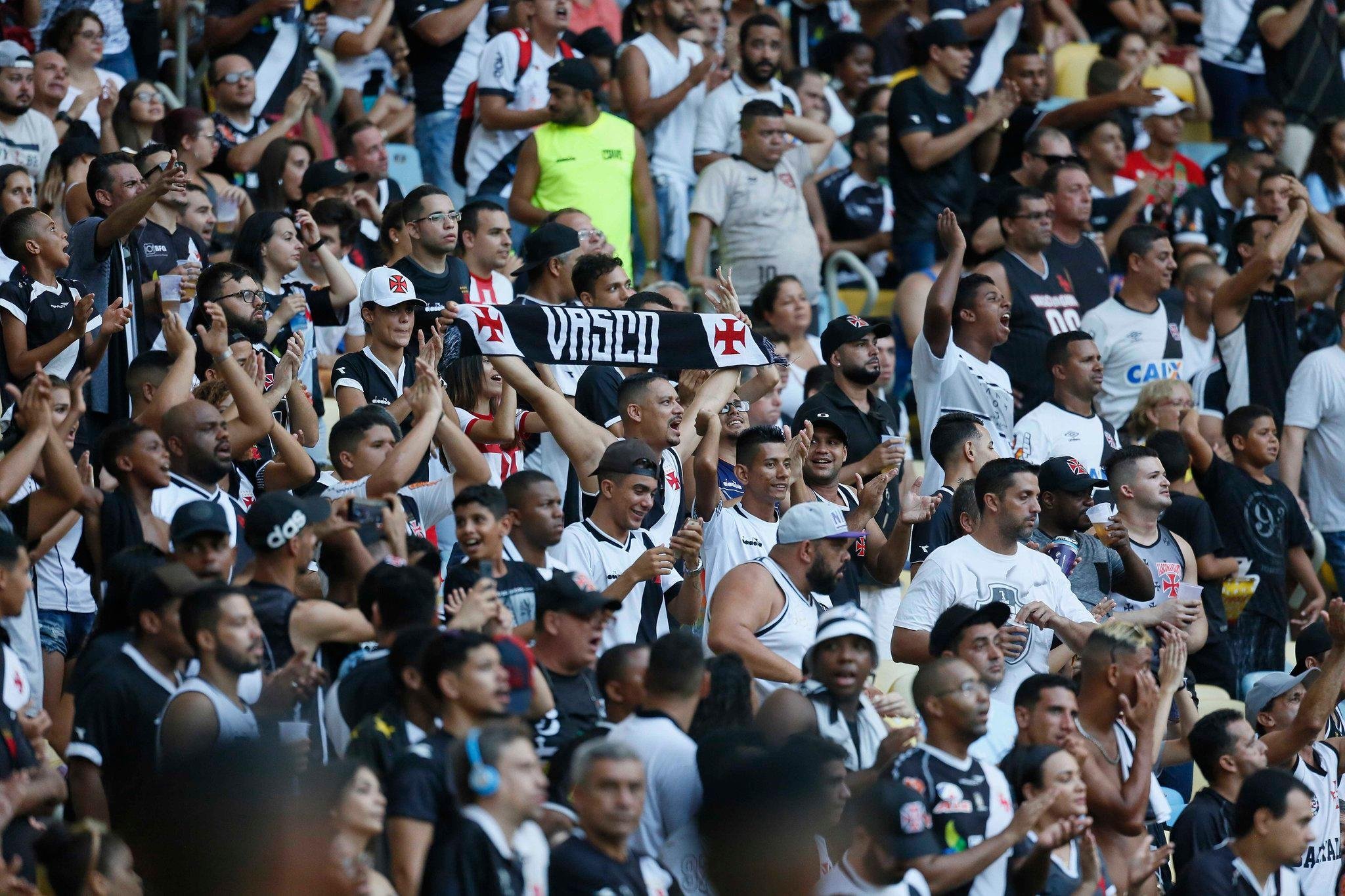 Torcida vasca&iacute;na protestou na primeira etapa