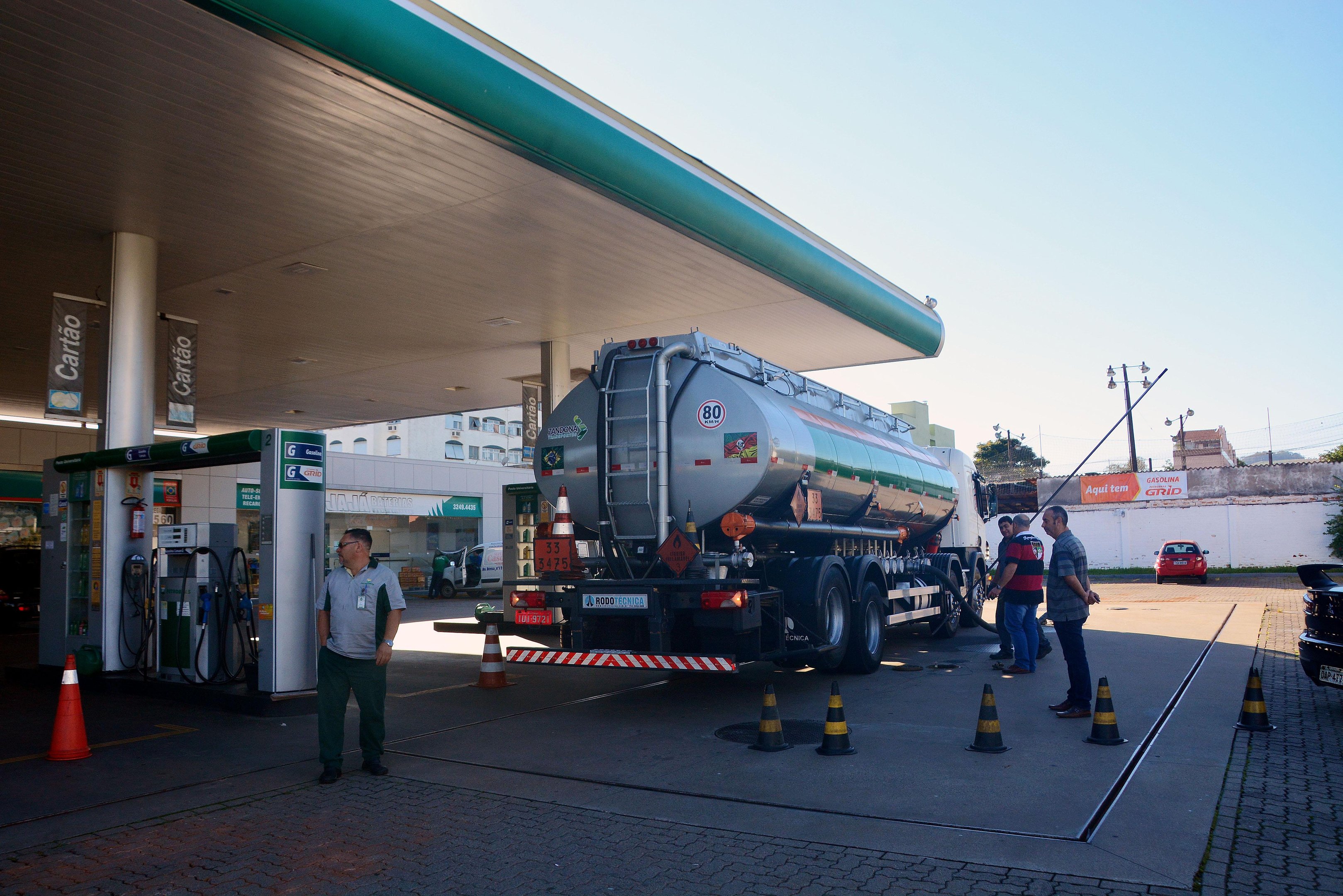 Gasolina subiu em 14 estados e no Distrito Federal