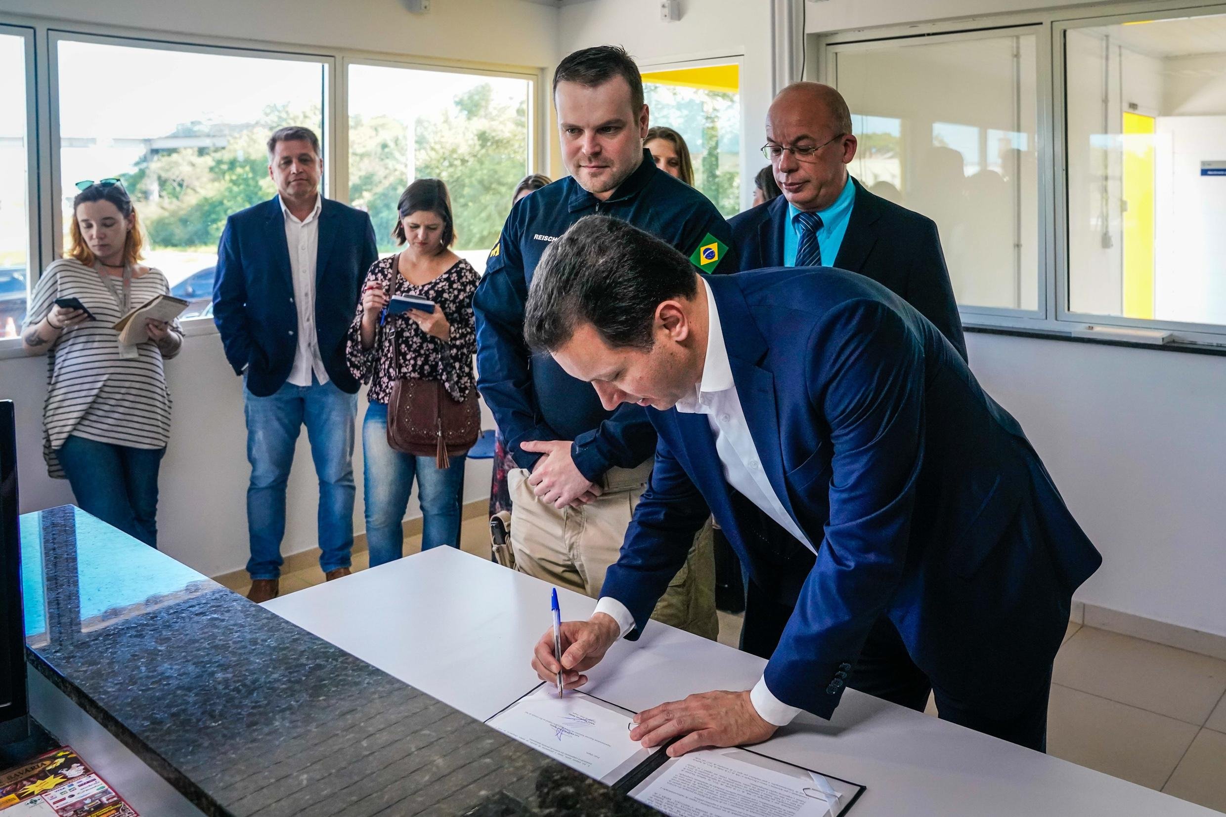 Documento oficializa o compartilhamento de infraestrutura da R&aacute;dio Digital entre a PRF e a Prefeitura