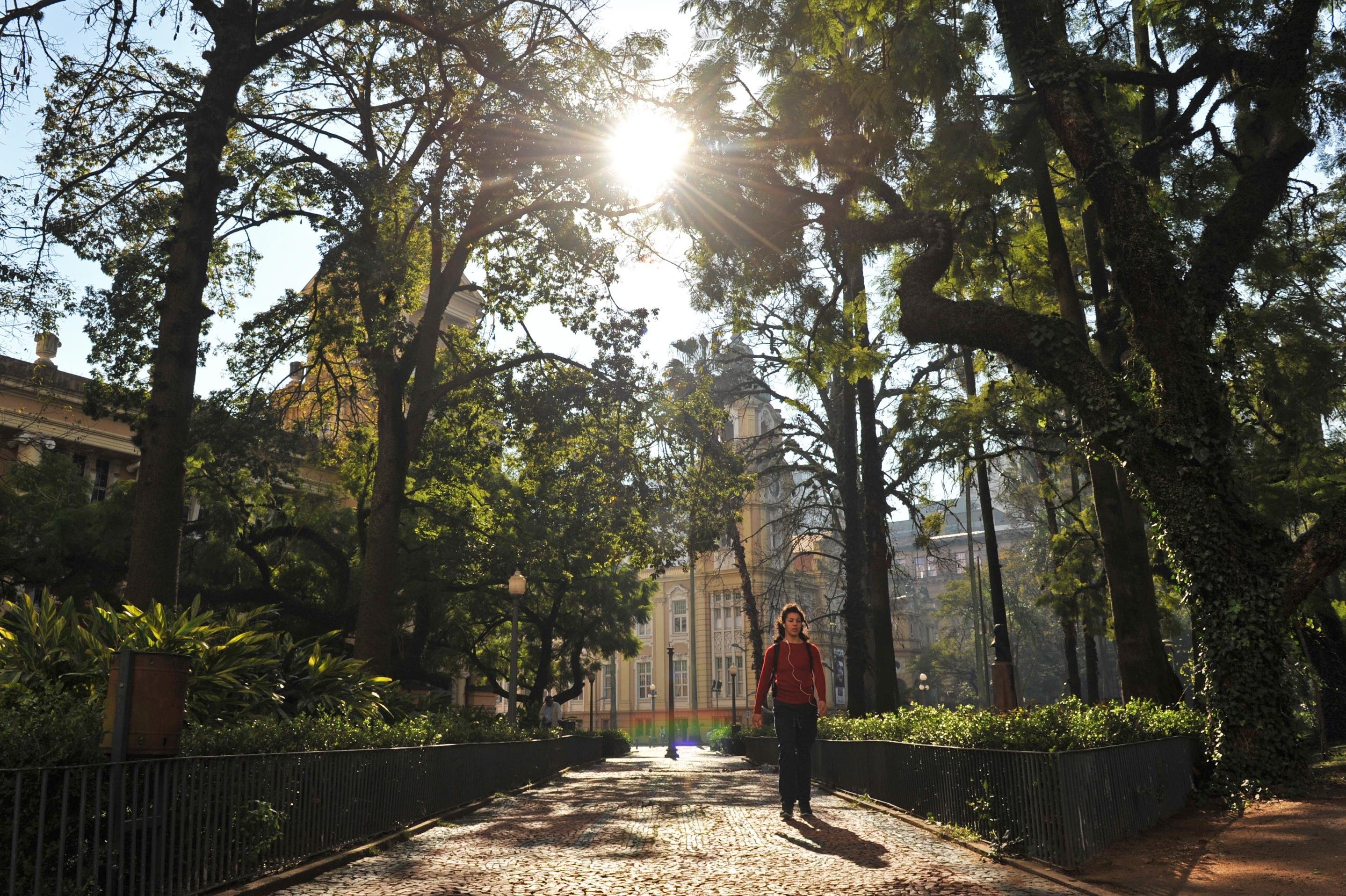 Porto Alegre ter&aacute; dia ensolarado nesta ter&ccedil;a